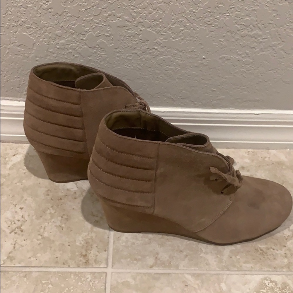 Never been worn Tan Suède Ankle Booties!
